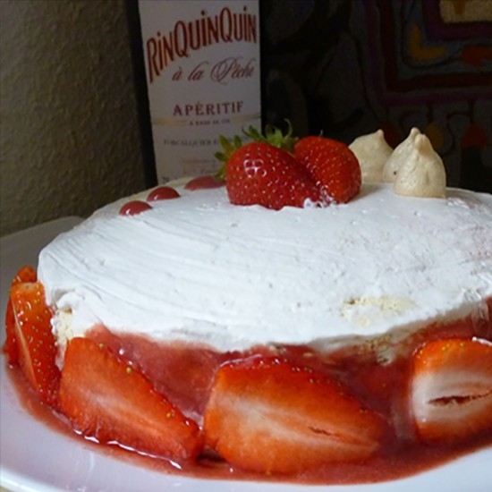 Pavlova with strawberry, combava and Rinquinquin