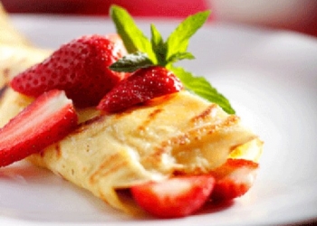 Crepes with strawberries and Pastis HB