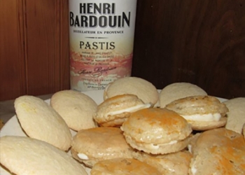 Biscuits and macaroons in the Pastis Henri Bardouin by Gérard Falco