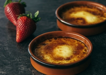 Tartar of strawberry Farigoule and vanilla crème brûlée