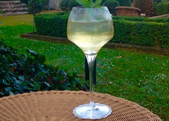 Bulle de pêche par Pierre Becker, Chef Barman à l’hôtel Le Pigonnet à Aix-en-Pro