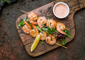 Scampi skewers with Pastis Henri Bardouin