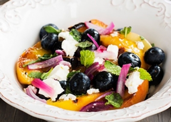 Feta and roasted peaches salad with RinQuinQuin