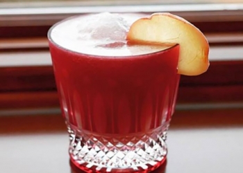 Scottish Peach par Vivian Cromwell, Mixologist @thetipsymuse